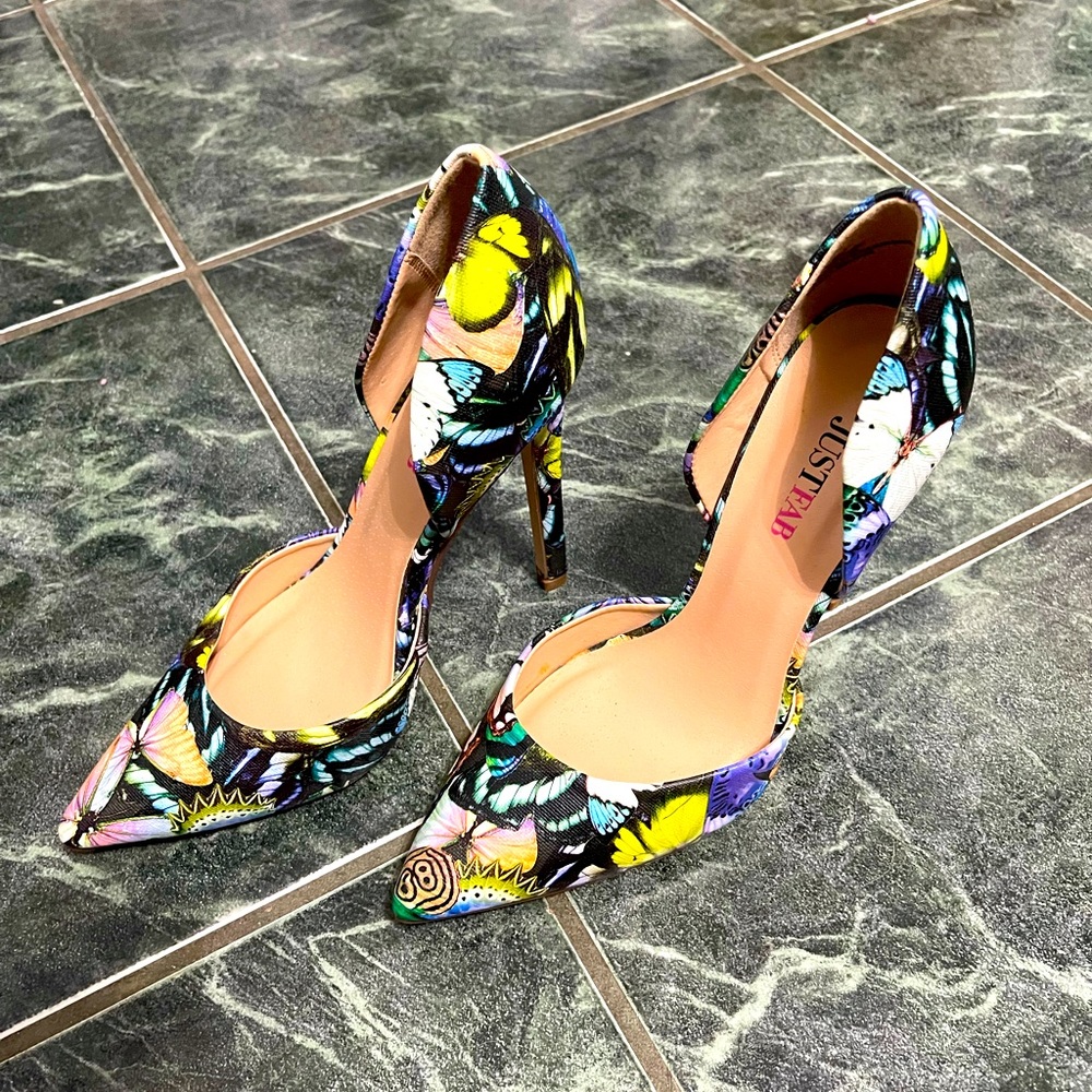 NWOT JustFab size 6.5 butterfly heels